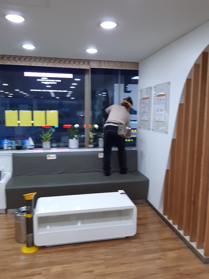2038599400_CpzTRIq9_cbf2a71d83a5d59ccc8514a97af24c7561260798.jpg 이미지크게보기